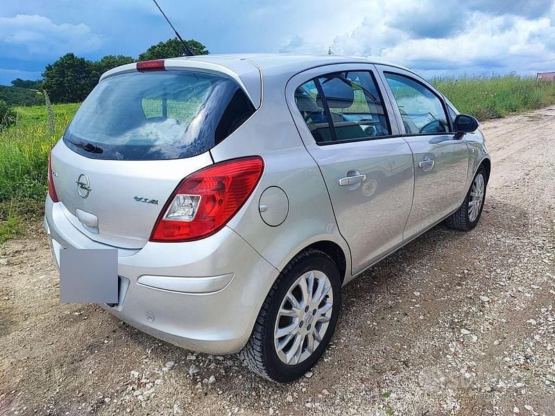 Usata Opel Corsa 75 CV (55 kW) 2009 Utilitaria
