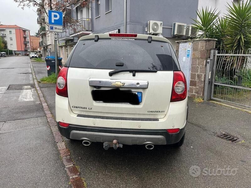 Bianco Usata 2011 Chevrolet Captiva SUV | 4000 € (Super prezzo) - Immagine 1/4