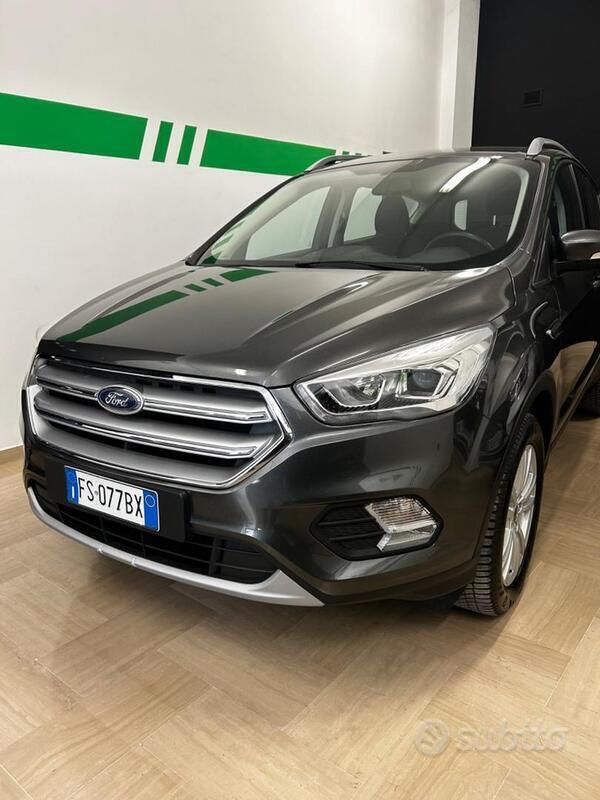 Usata Ford Kuga Titanium 120 CV (88 kW) 2018 Verde SUV