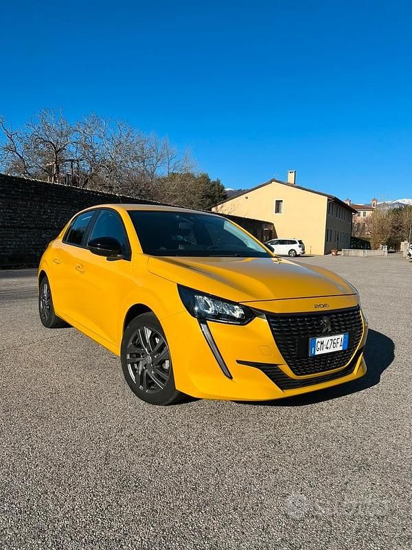 Usata Peugeot 208 Active 102 CV (75 kW) 2022 Giallo Utilitaria