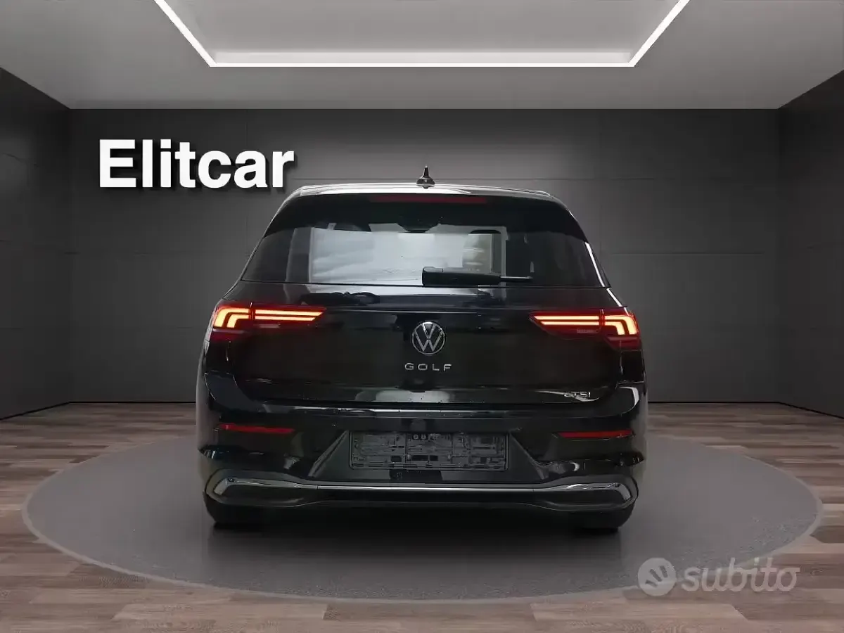 Usata VW Golf VIII Life 150 CV (110 kW) 2025 Grenadill black metallizzato Berlina