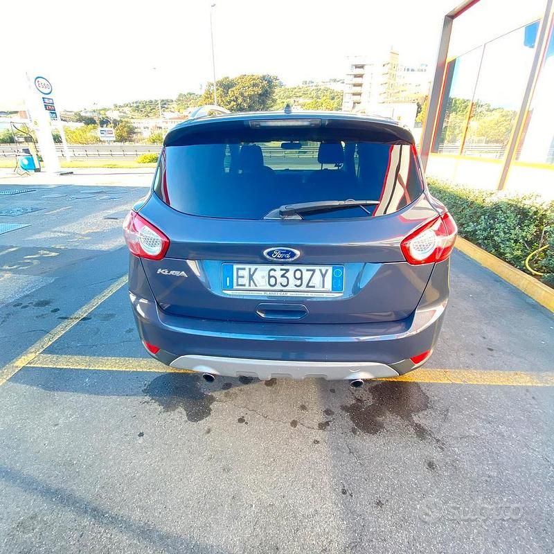 Usata Ford Kuga 140 CV (102 kW) 2012 Blu SUV
