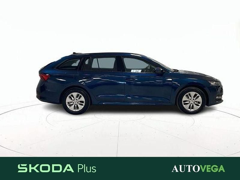Usata Skoda Octavia Executive 150 CV (110 kW) 2023 Blu / pastello Station wagon