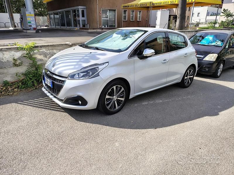 Usata Peugeot 208 Allure 80 CV (58 kW) 2017 Bianco Utilitaria