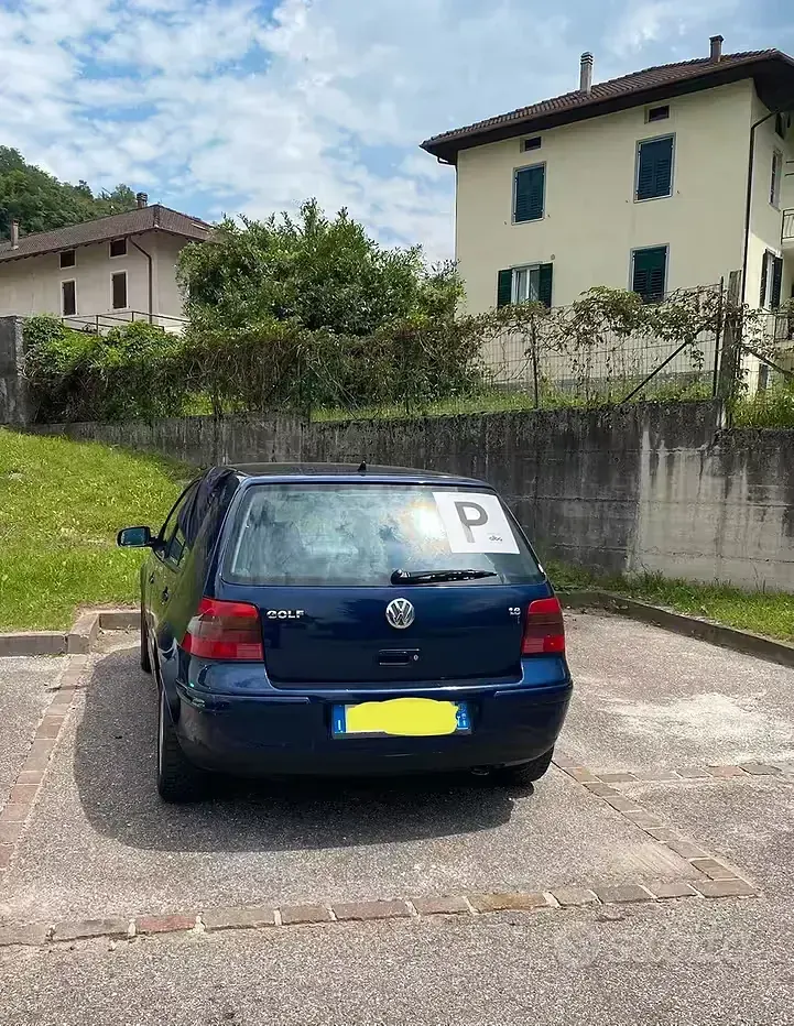 Usata VW Golf IV 105 CV (77 kW) 2003 Bluazzurro Berlina