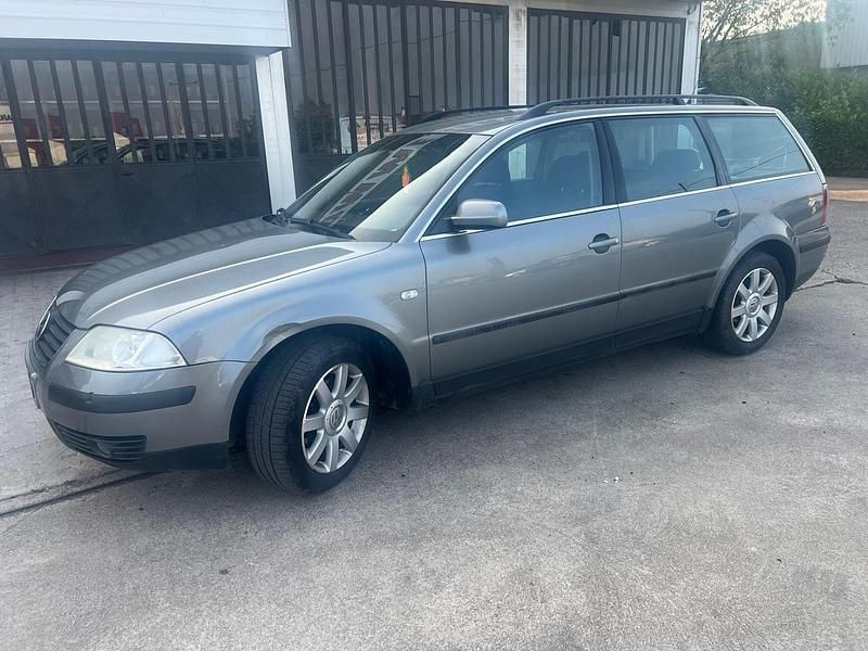 Grigio Usata 2002 VW Passat Station wagon | 1700 € (Buon prezzo) - Immagine 1/4