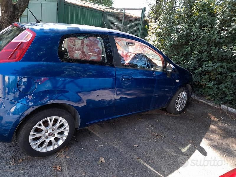 Blu Usata 2007 Fiat Grande Punto Due volumi | 2200 € (Ottimo prezzo) - Immagine 1/3