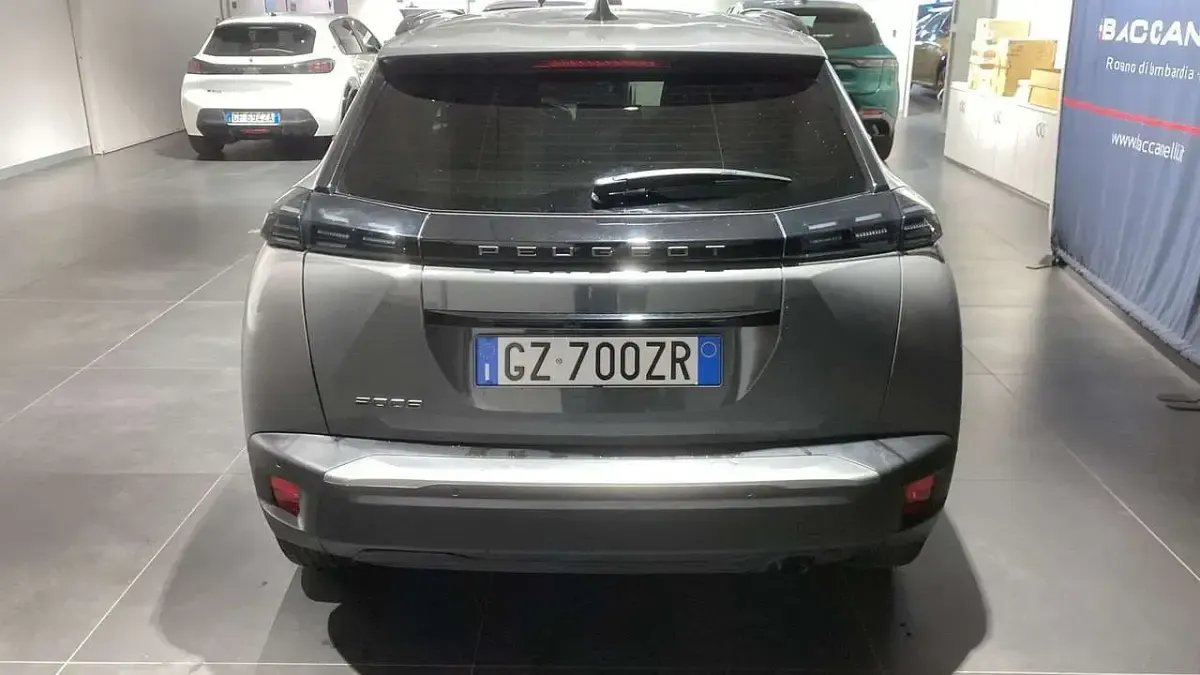 Usata Peugeot 2008 Allure 102 CV (75 kW) 2025 Grigio SUV
