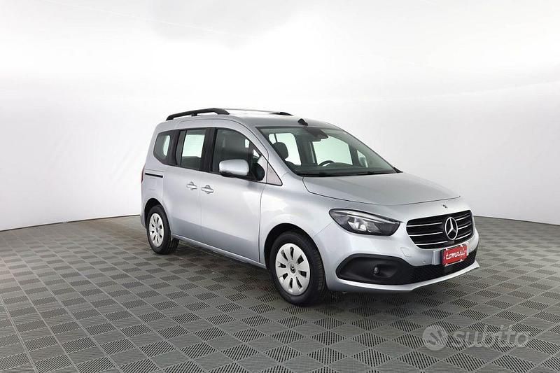 Usata Mercedes 180 Executive 116 CV (85 kW) 2023 Argento helvin Berlina