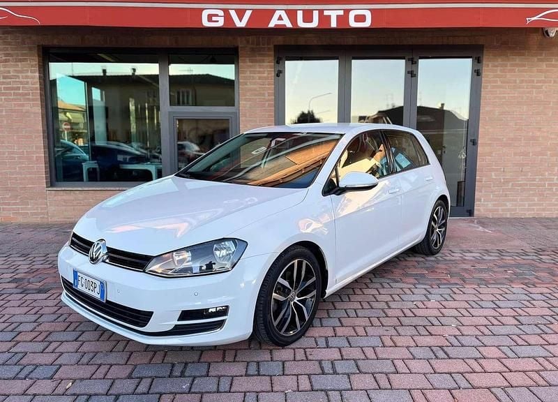 Bianco Usata 2015 VW Golf VII Executive Tre volumi | 10.300 € (Buon prezzo) - Immagine 1/4