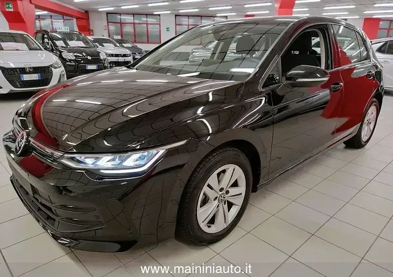 Usata VW Golf VIII Life 116 CV (85 kW) 2025 Utilitaria