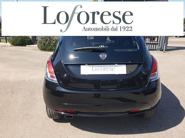 Usata Lancia Ypsilon Gold 69 CV (50 kW) 2019 Nero metallizzato