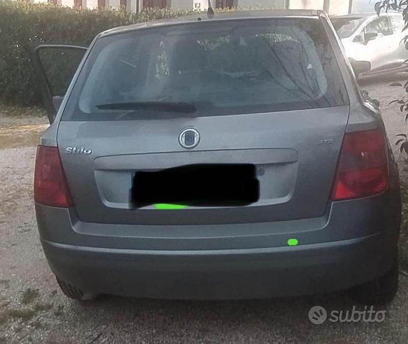 Usata Fiat Stilo 80 CV (58 kW) 2004 Grigio Berlina