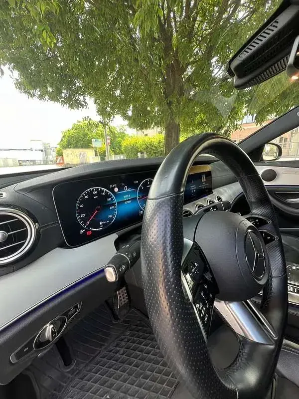 Usata Mercedes E220 194 CV (142 kW) 2021 Nero Berlina