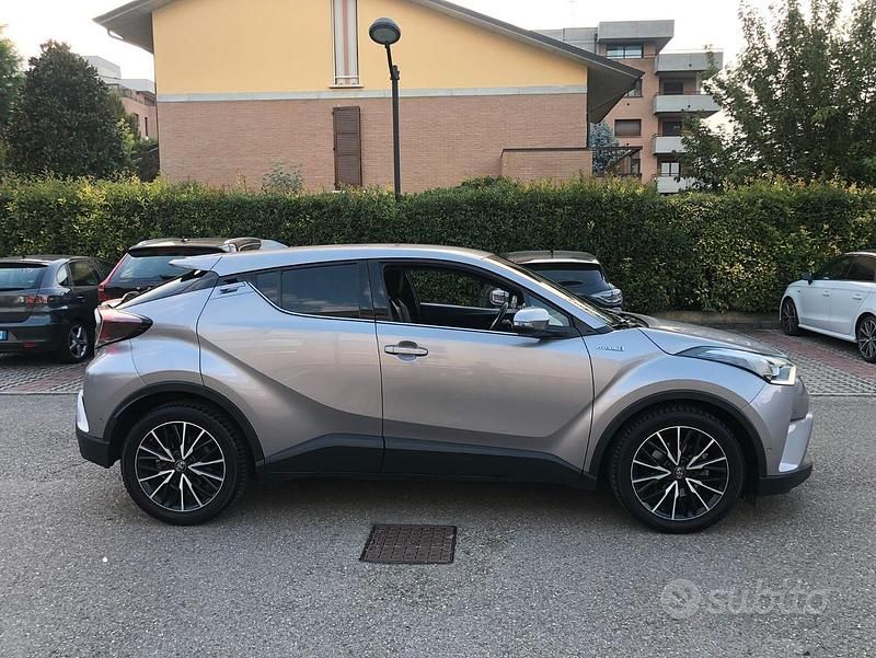 Usata Toyota C-HR 98 CV (72 kW) 2019 Grigio SUV
