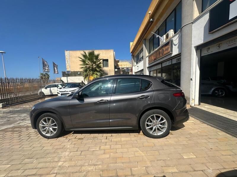 Usata Alfa Romeo Stelvio Lusso 210 CV (154 kW) 2019 Grigio SUV