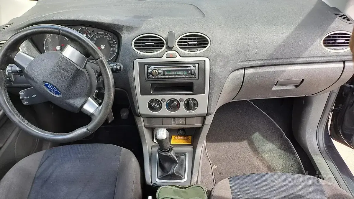 Usata Ford Focus 116 CV (85 kW) 2006 Grigio Station wagon