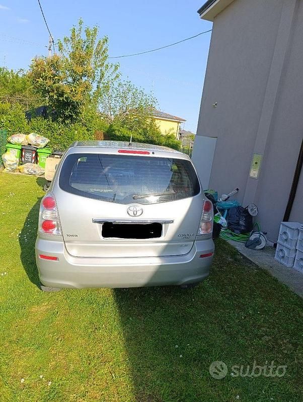 Usata Toyota Corolla Verso 2008 Grigio Monovolume