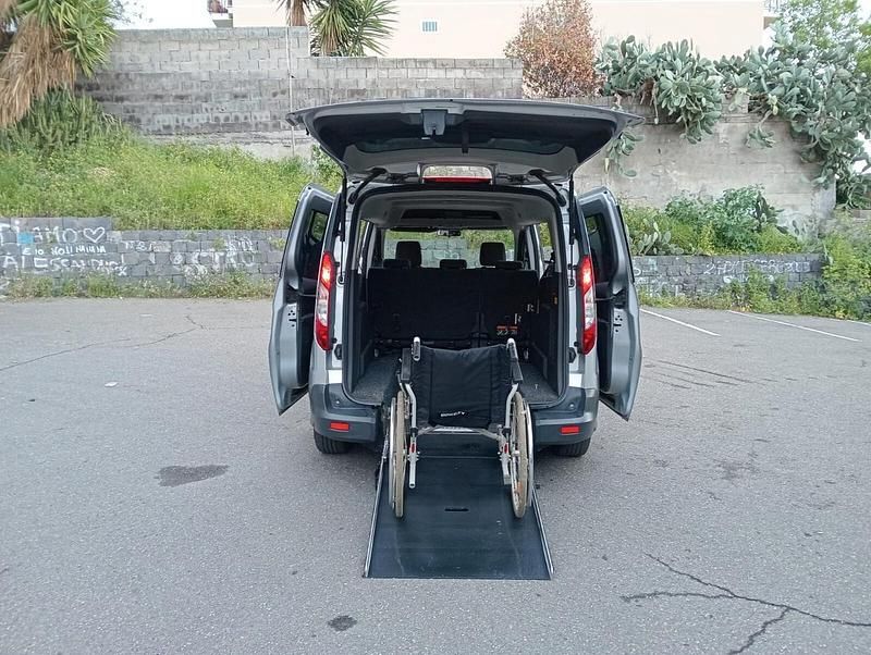 Usata Ford Tourneo Connect 116 CV (85 kW) 2016 Grigio Monovolume