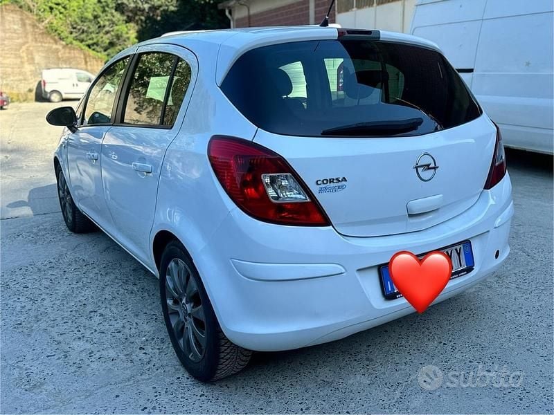 Usata Opel Corsa Edition 85 CV (62 kW) 2010 Bianco Utilitaria