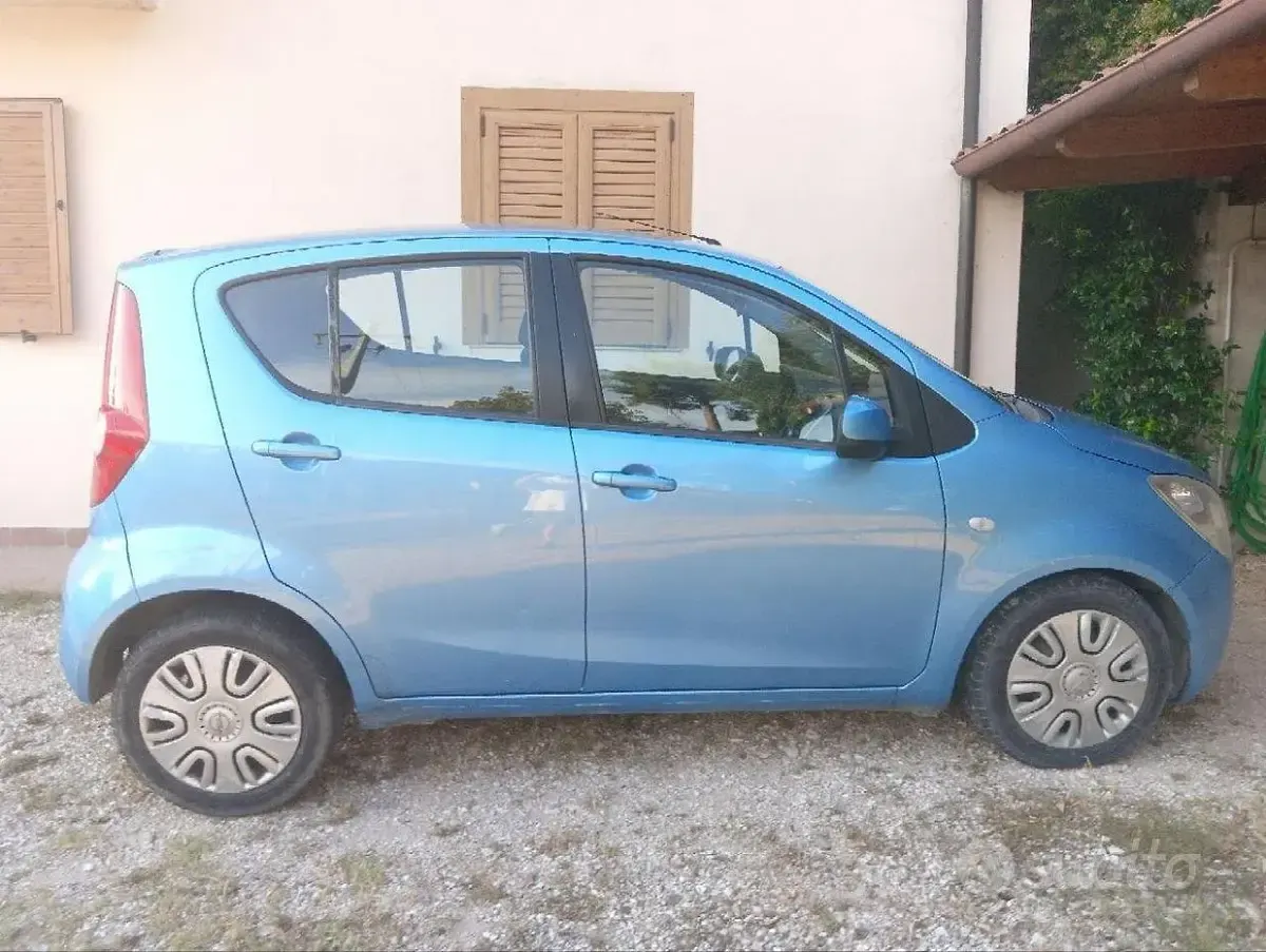 Usata Opel Agila 65 CV (47 kW) 2008 Bluazzurro Utilitaria