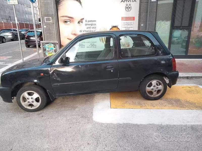 Usata Nissan Micra 75 CV (55 kW) 1997 Nero Utilitaria