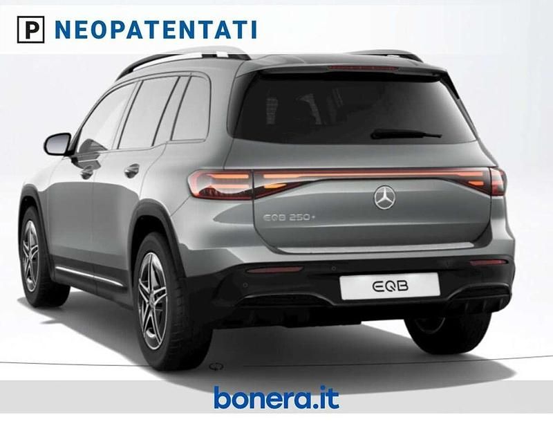 Nuova Mercedes EQB250+ Advanced 139 kW (190 CV) 2025 Grigio montagna SUV