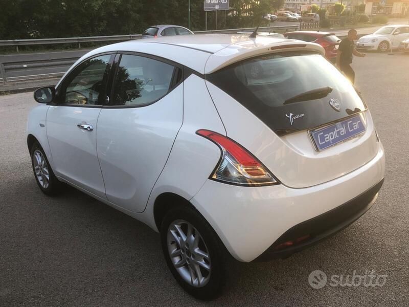 Usata Lancia Ypsilon Silver 85 CV (62 kW) 2014 Bianco Utilitaria