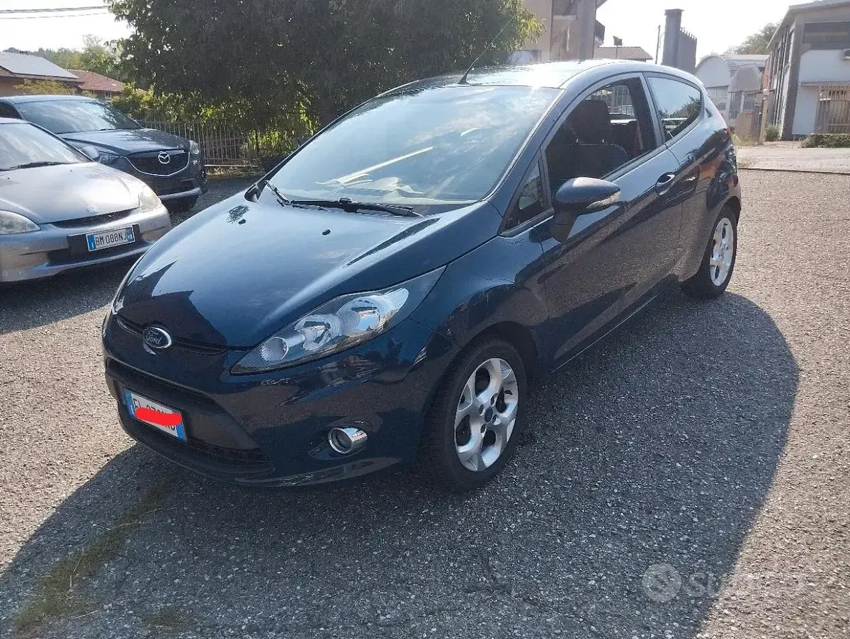Usata Ford Fiesta 60 CV (44 kW) 2011 Bluazzurro Berlina