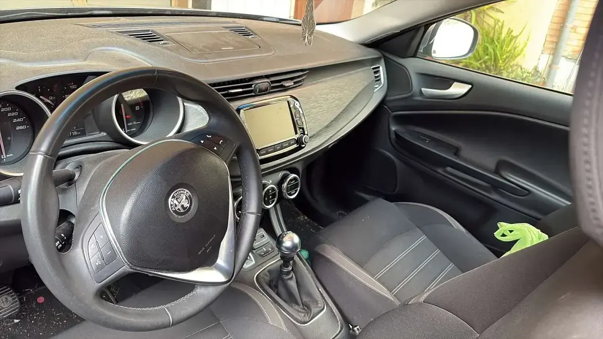 Usata Alfa Romeo Giulietta Ti 120 CV (88 kW) 2020 Grigio Utilitaria