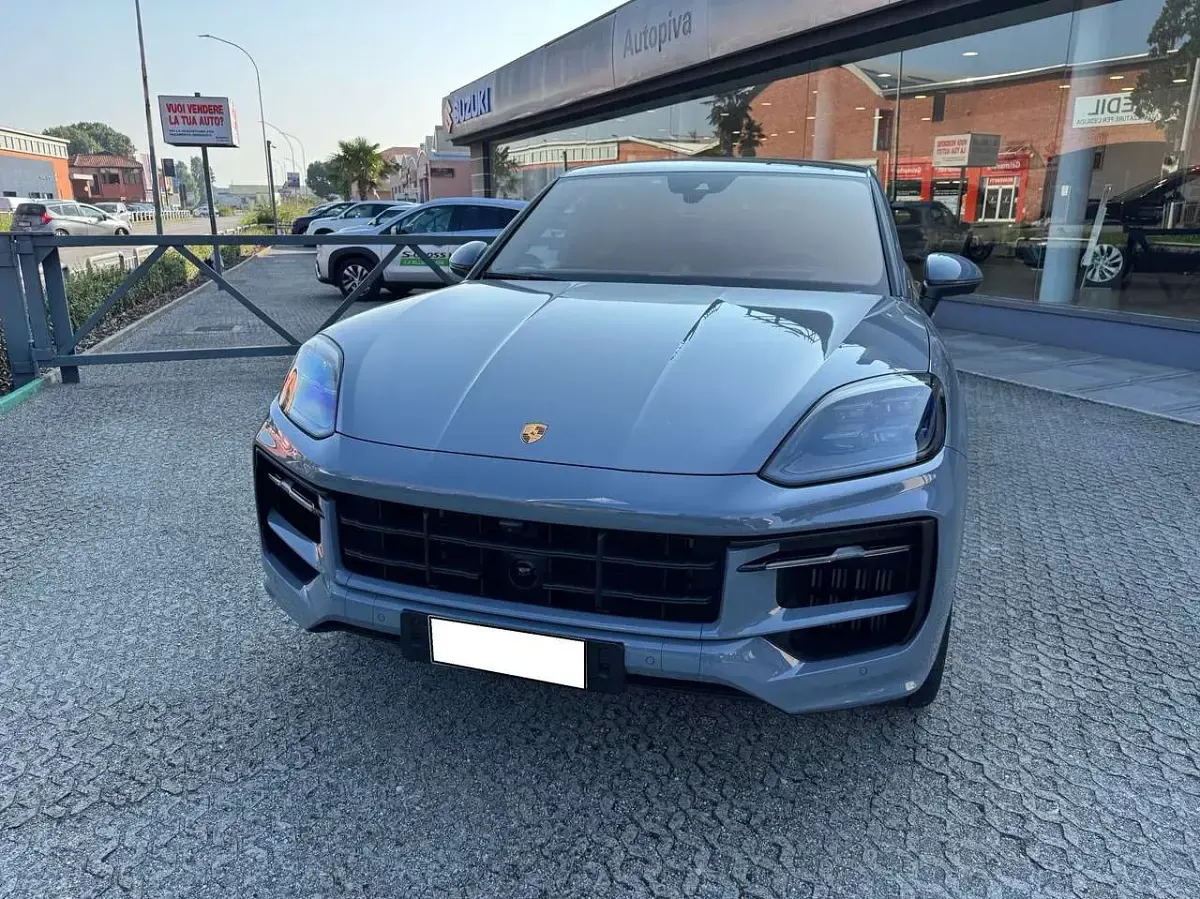 Usata Porsche Cayenne Coupe 305 CV (224 kW) 2024 Grigio artico met. SUV