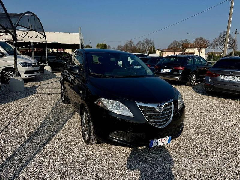 Usata Lancia Ypsilon Silver 69 CV (50 kW) 2012 Nero Utilitaria