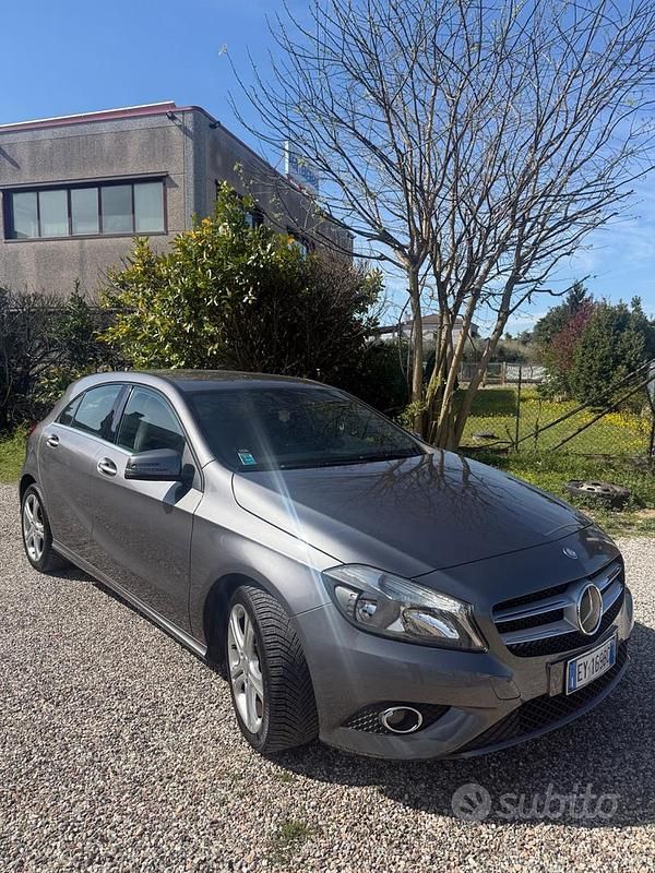 Usata Mercedes A180 108 CV (79 kW) 2015 Grigio Berlina
