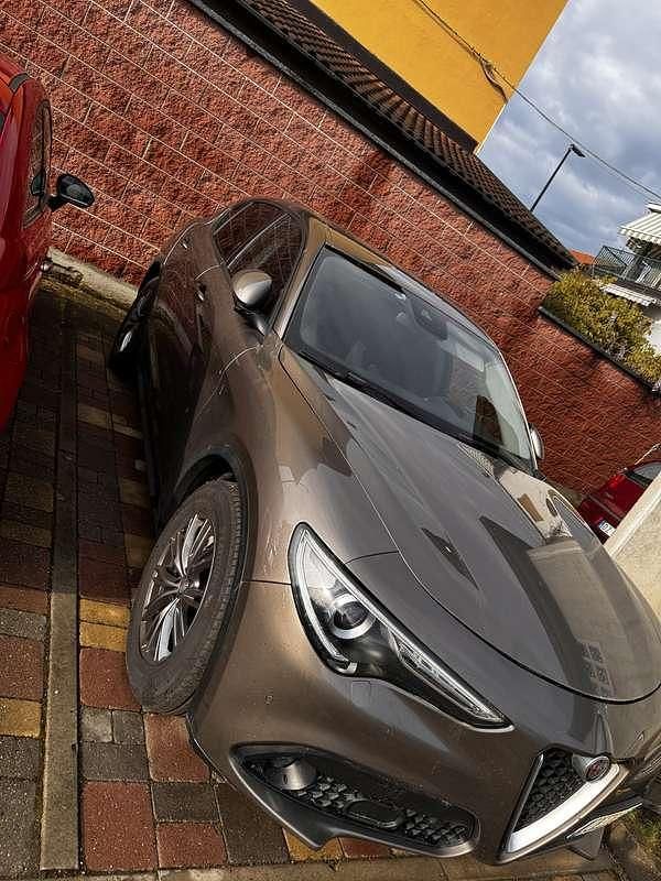 Usata Alfa Romeo Stelvio Business 179 CV (131 kW) 2017 Grigio SUV