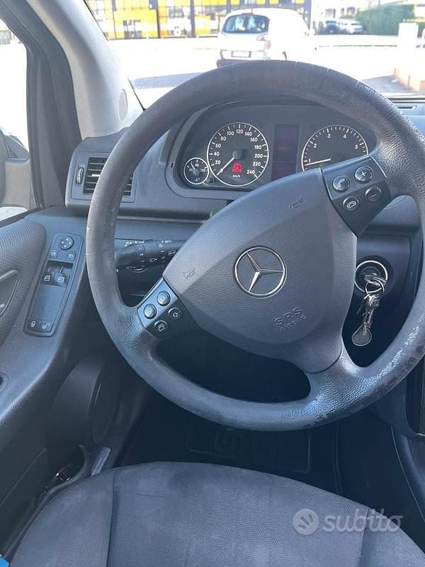 Begagnad Mercedes A160 95 HK (69 kW) 2011 Svart Halvkombi
