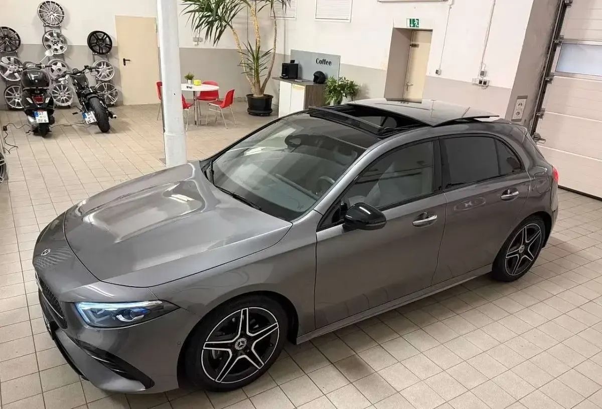 Usata Mercedes A200 Premium 163 CV (119 kW) 2025 Mountaingrau Berlina