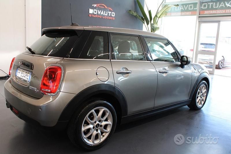 Usata Mini Cooper D Business 116 CV (85 kW) 2018 Beige Utilitaria