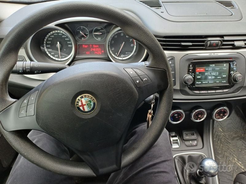 Grigio Usata 2015 Alfa Romeo Giulietta Due volumi | 10.000 € (Ottimo prezzo) - Immagine 1/4