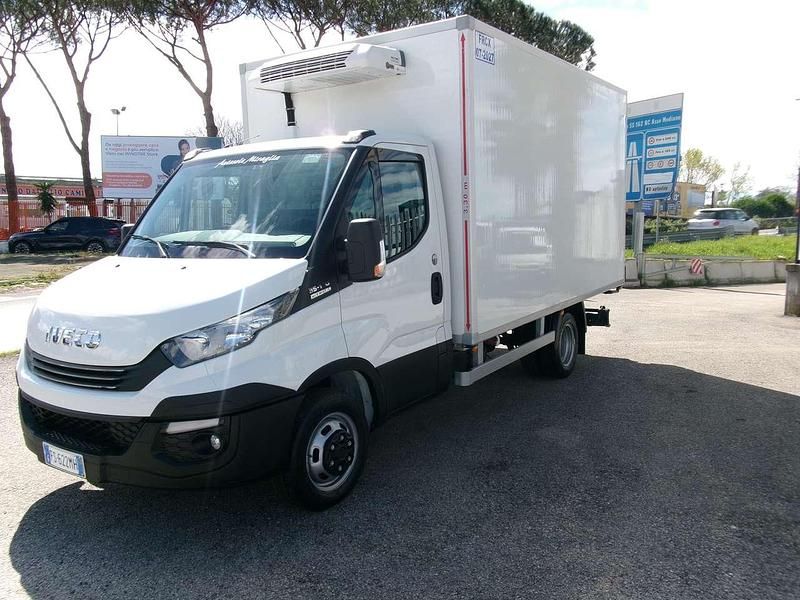 Usata Iveco Daily 136 CV (100 kW) 2018 Bianco Berlina