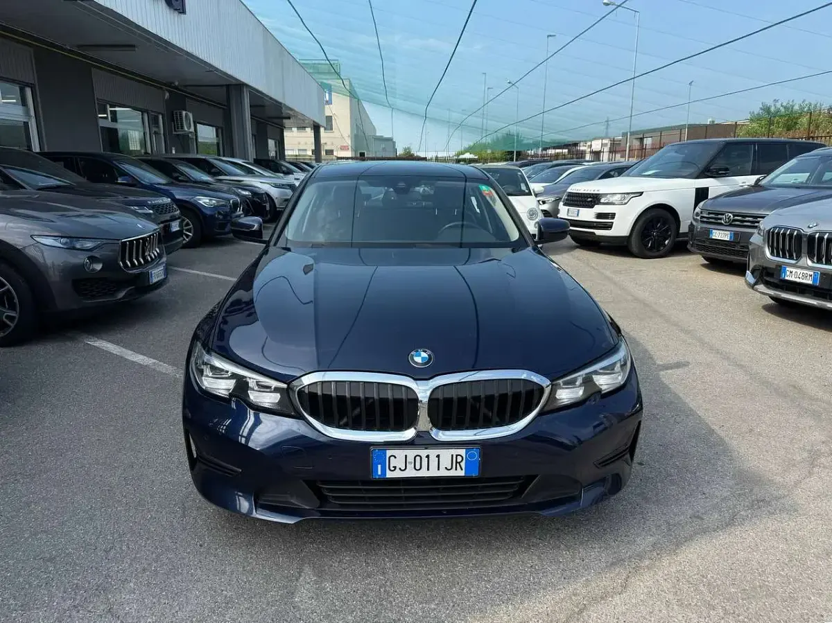 Usata BMW 320 Sport Line 190 CV (139 kW) 2022 Blu/azzurro Berlina