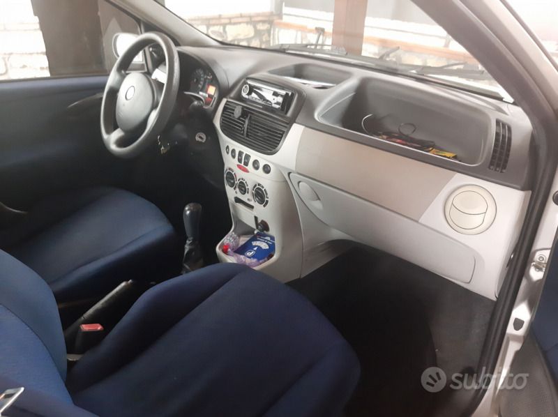 Usata Fiat Punto 69 CV (50 kW) 2005 Grigio Utilitaria