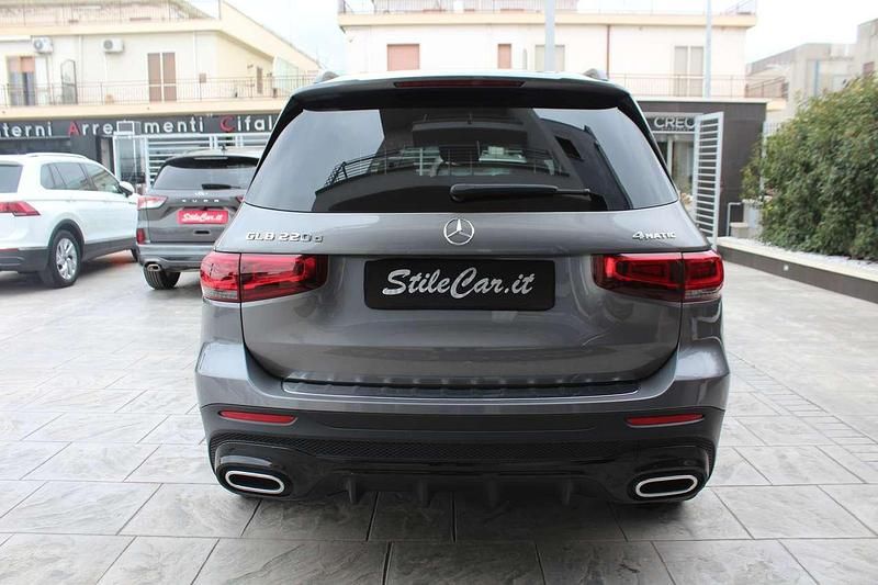 Usata Mercedes GLB220 Premium 190 CV (139 kW) 2022 Grigio montagna metallizzato SUV