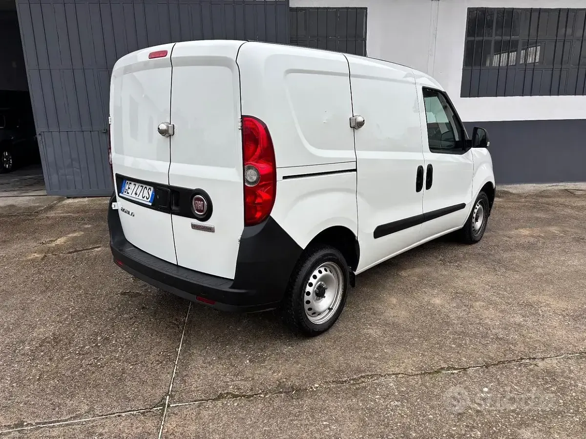 Usata Fiat Doblò Easy 95 CV (69 kW) 2021 Bianco Monovolume