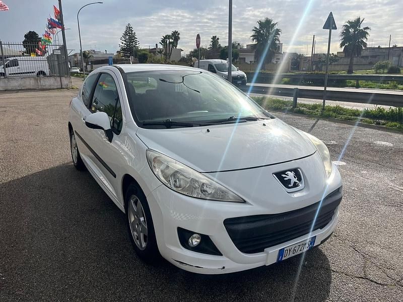 Usata Peugeot 207 73 CV (53 kW) 2010 Bianco Berlina