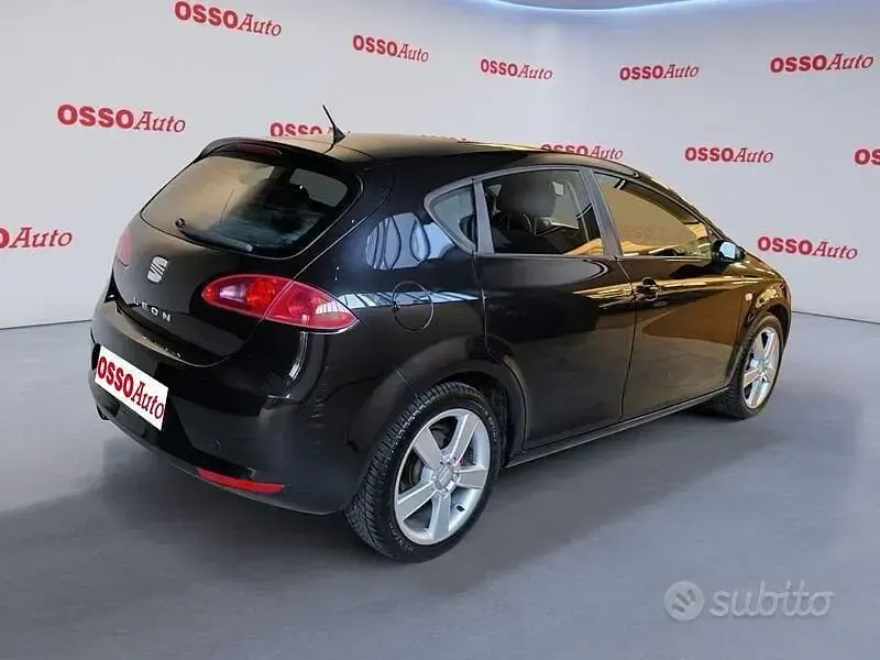 Usata Seat Leon 105 CV (77 kW) 2006 Nero Utilitaria