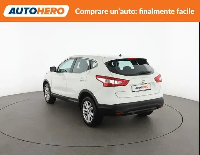 Usata Nissan Qashqai Acenta 116 CV (85 kW) 2016 Bianco SUV
