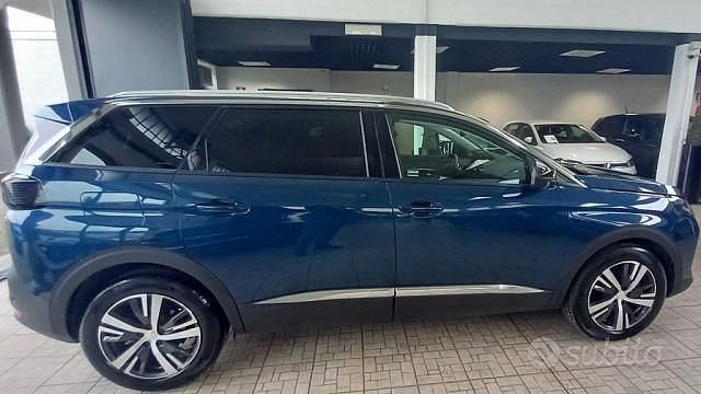 Usata Peugeot 5008 Allure 131 CV (96 kW) 2023 Blu SUV
