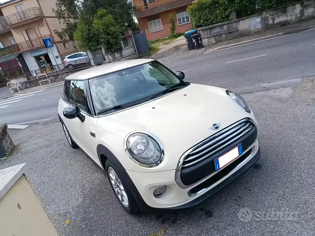 Begagnad Mini ONE Hype 102 HK (75 kW) 2017 Beige Halvkombi