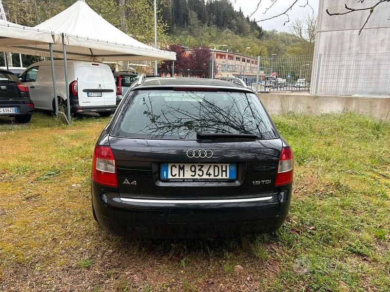 Usata Audi A4 130 CV (95 kW) 2004 Nero Station wagon