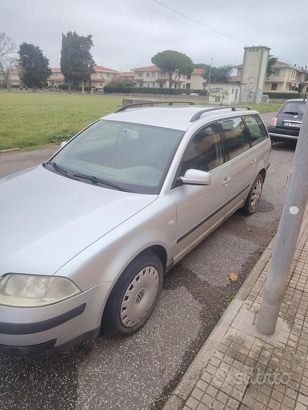 Usata VW Passat 75 CV (55 kW) 2002 Grigio Berlina